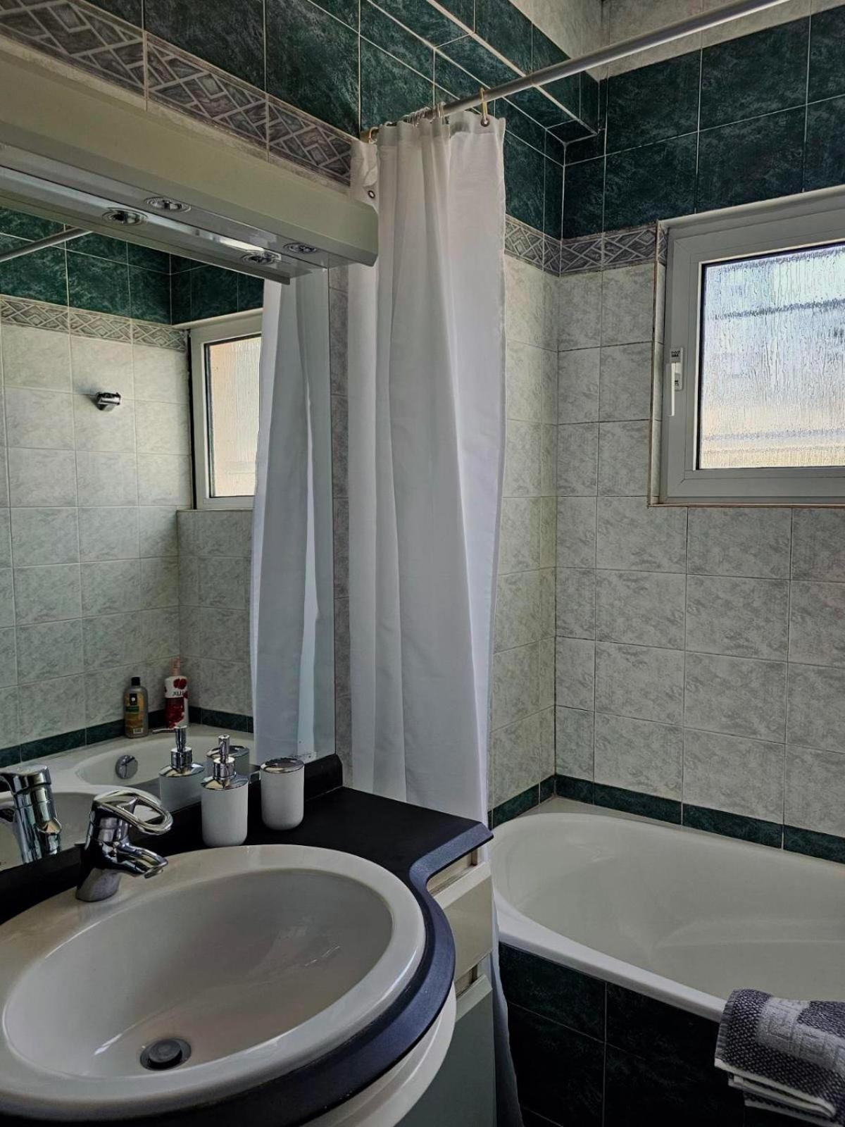 Ferienwohnung One Artemis Near The Sea And The Airport Exterior foto